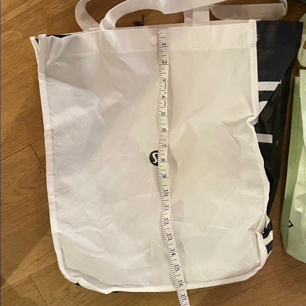 lululemon athletica Assorted Tote Bag Collection - Picture 4 of 5